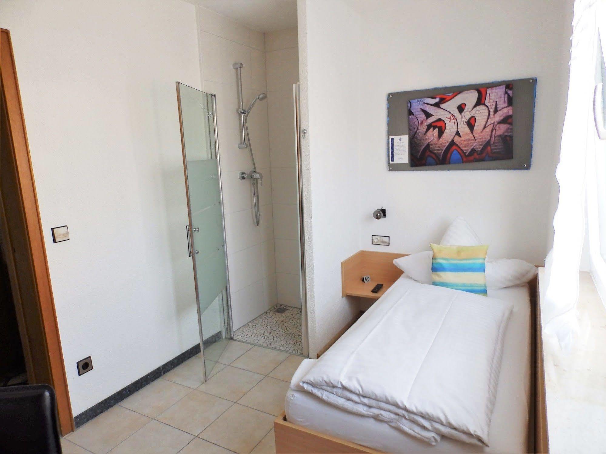 H41 Inn Hotel Garni Freiburg (Adults Only) Gundelfingen  Bagian luar foto