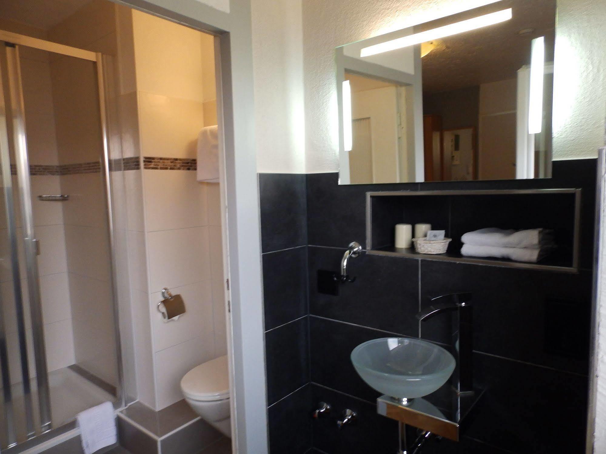 H41 Inn Hotel Garni Freiburg (Adults Only) Gundelfingen  Bagian luar foto