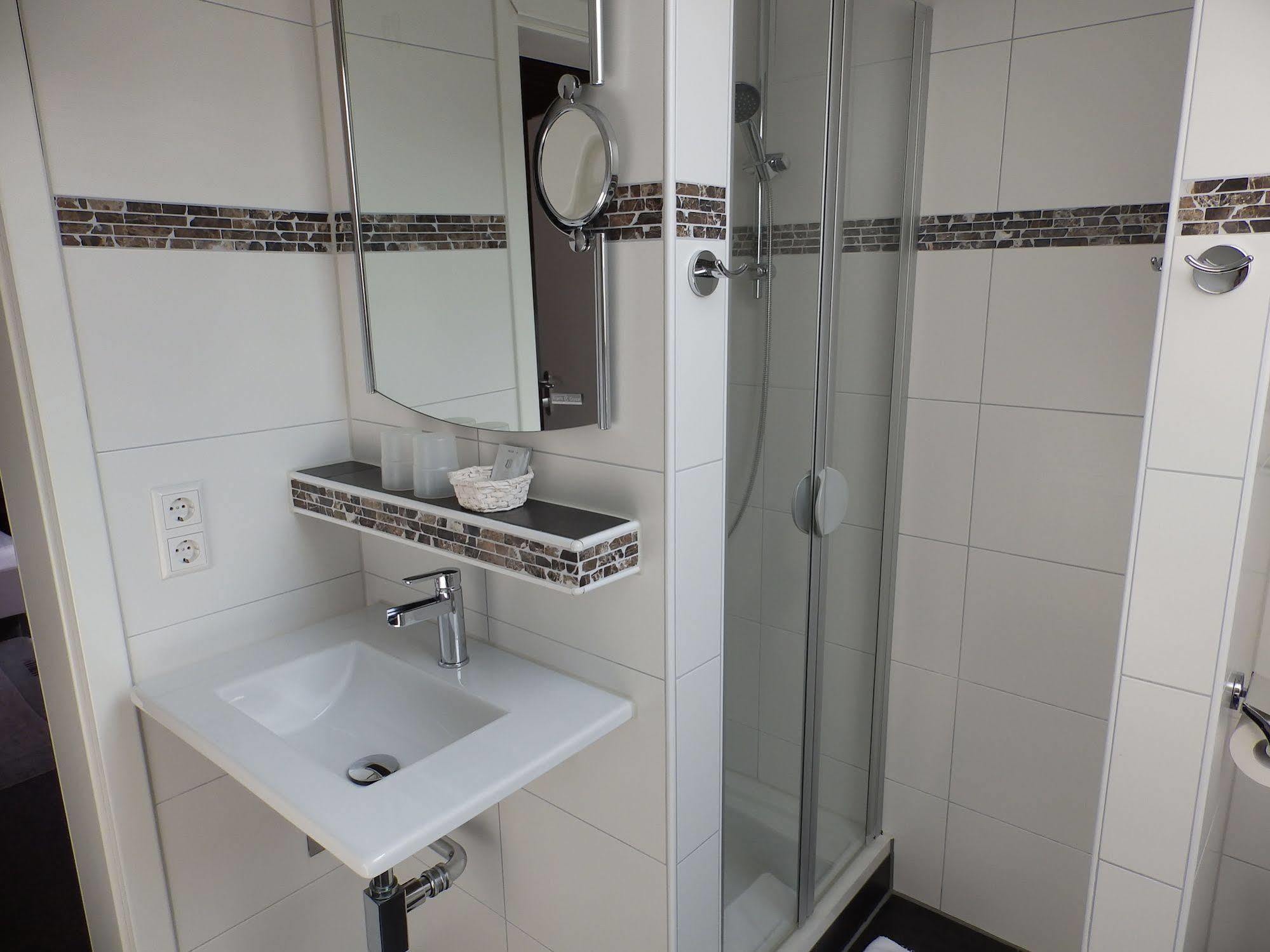 H41 Inn Hotel Garni Freiburg (Adults Only) Gundelfingen  Bagian luar foto