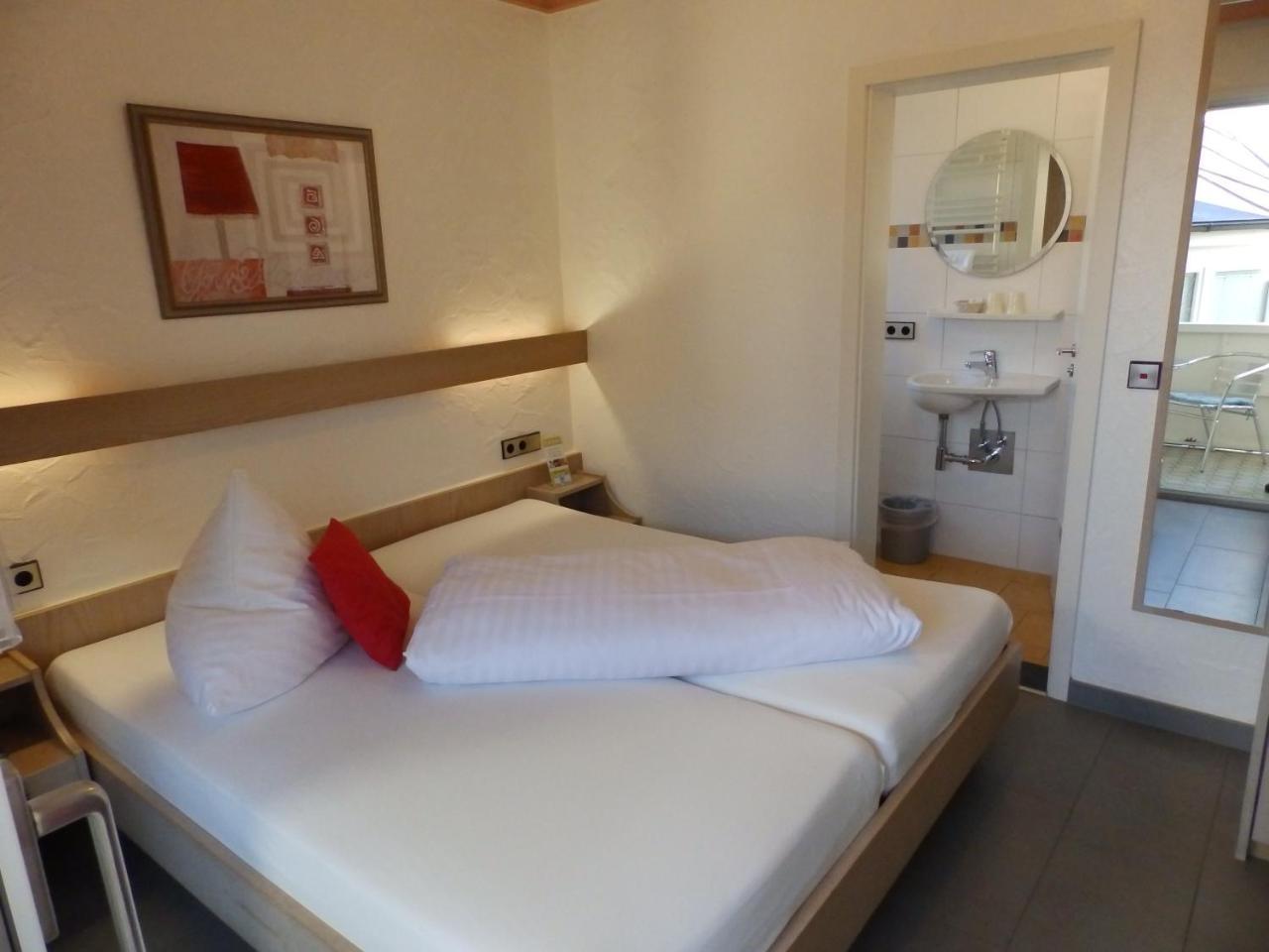 H41 Inn Hotel Garni Freiburg (Adults Only) Gundelfingen  Bagian luar foto