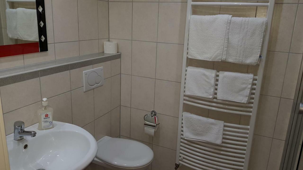 H41 Inn Hotel Garni Freiburg (Adults Only) Gundelfingen  Bagian luar foto